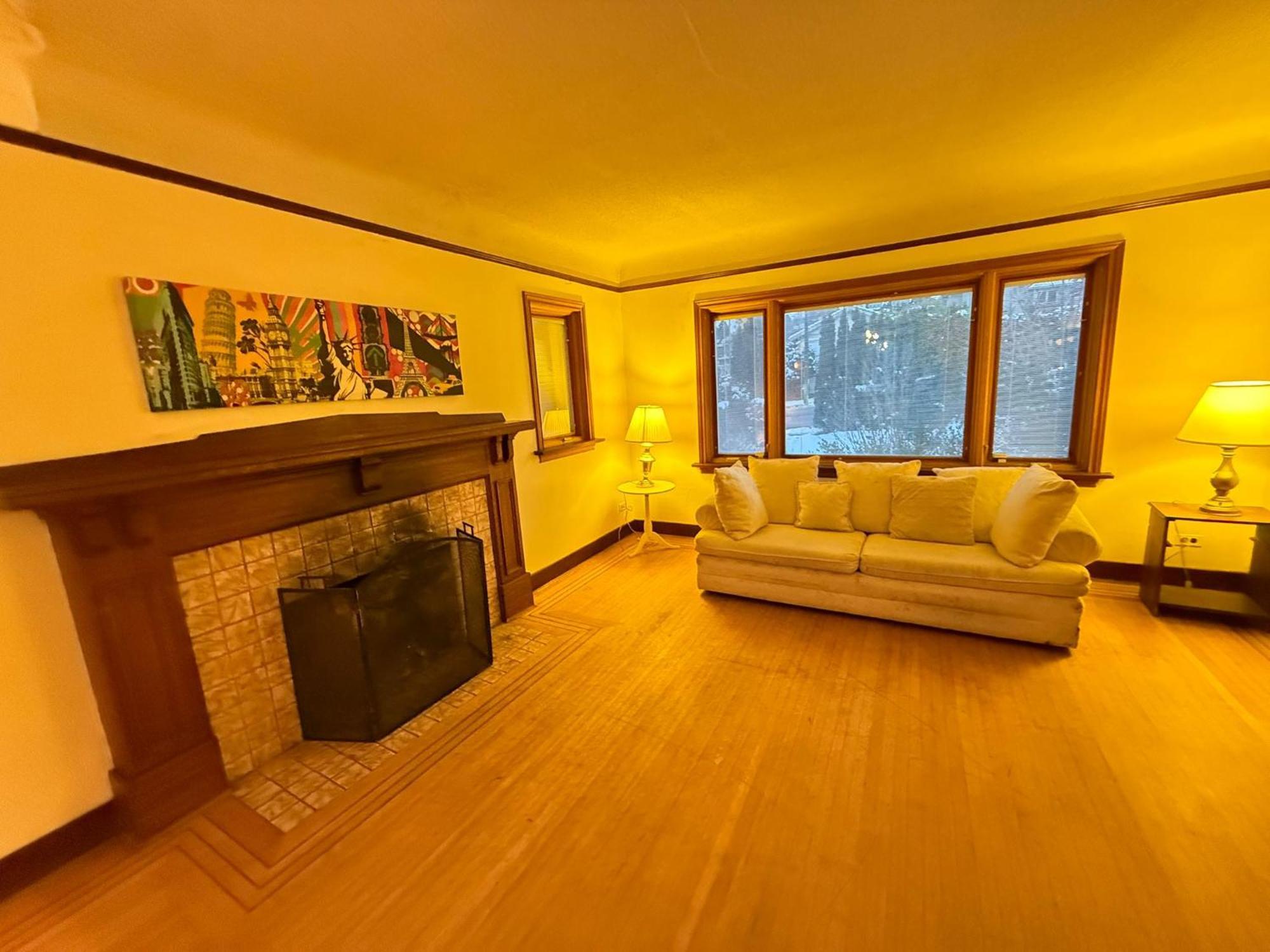 Stay- Minutes To Kisilano Beach, Ubc & Downtown Homestay *