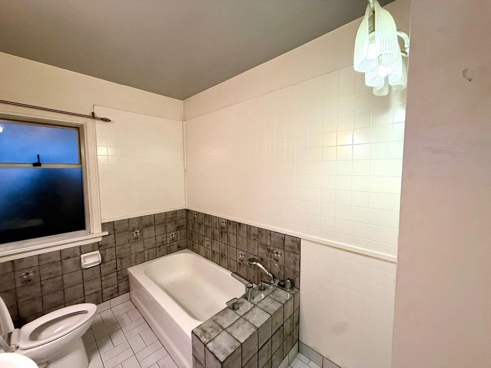 Stay- Minutes To Kisilano Beach, Ubc & Downtown Homestay *